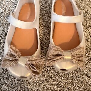 Mini Melissa Stylish Kids Mary Jane Shoes with Bow - Cream